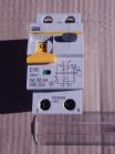 Фотография автоматического выключателя дифференциального тока АВДТ32 на рабочий ток 16 ампер и дифток 30мА производства компании ИЭК