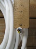Фотография пятижильного гибкого проводника ПВС 5х0,75 выпуска Южкабель для промышленной, офисной и бытовой электропроводки