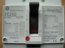 Фотография технических характеристик и маркировки токоограничивающего автоматического выключателя Record Plus FE250 на 250 ампер производства General Electric