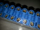 Фотография синего винтового зажима или клеммника ЗВИ-60 нг изготовления компании ИЭК