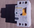 Фотография электромеханического УЗО ВД1-63 на номинальный ток 63 ампера с дифференциальным током 30 мА выпуска компании ИЭК