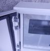 Фотография уплотненных дверных петель на внешней двери антивандального электрического ящика ЯУР-1А-4