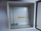 Общий вид шкафа с размерами 400х400х200 со степенью защиты IP54 при открытой двери